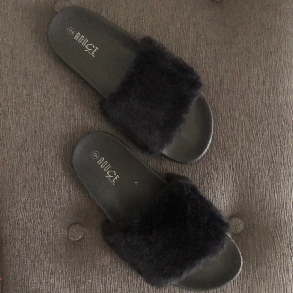 -NEW slippers
